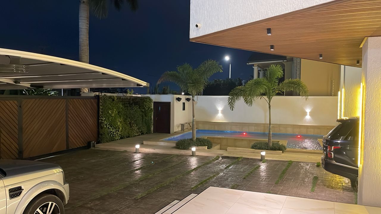 Luxury Homes — image 2